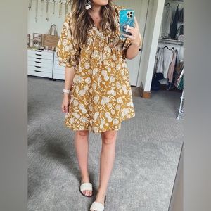 Universal Threads puffer sleeve floral dress